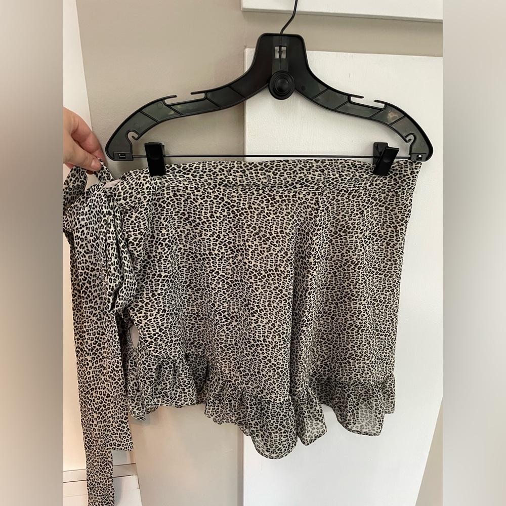 DRESS FORUM LOS ANGELES ANIMAL PRINT WRAP SKIRTS SIZE SMALL